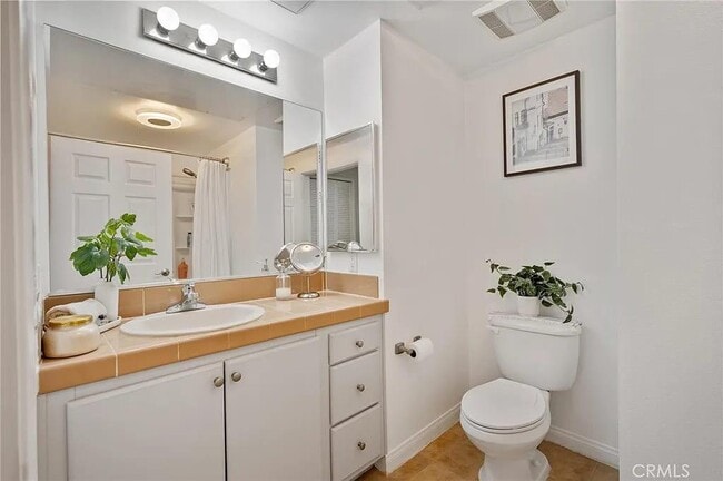 Building Photo - 2742 Cabrillo Ave