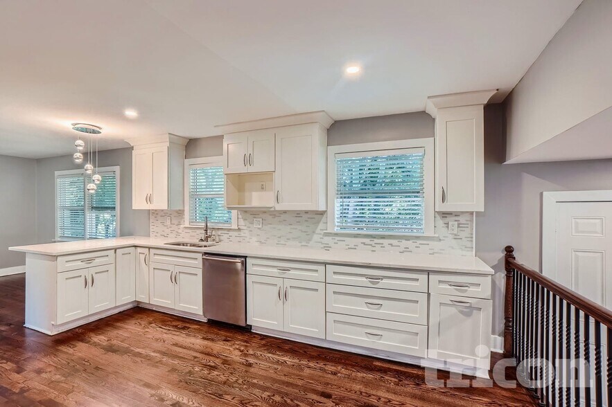 Building Photo - 2241 Wallingford Dr