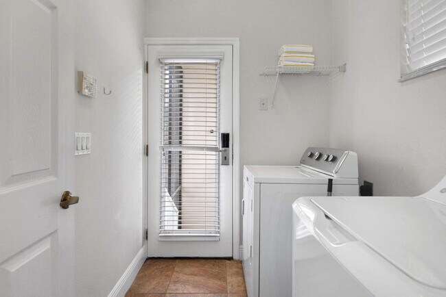 Building Photo - 7450 Gathering Dr