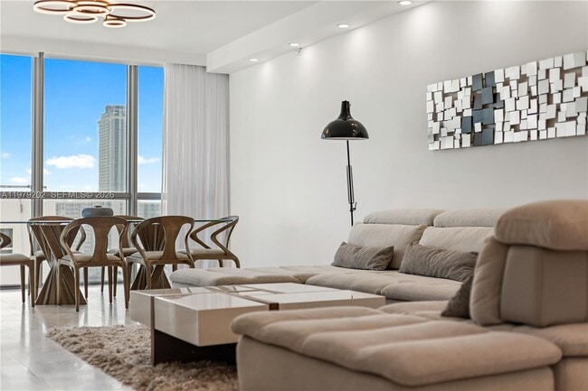 Building Photo - 3101 S Ocean Dr