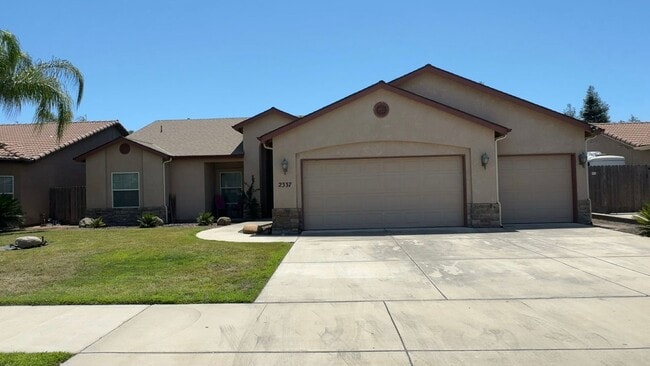 Primary Photo - Beautiful Home for Rent in NW Shannon Ranch