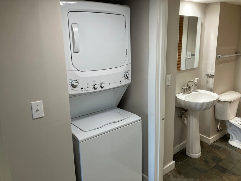 Building Photo - 100 Island Ave