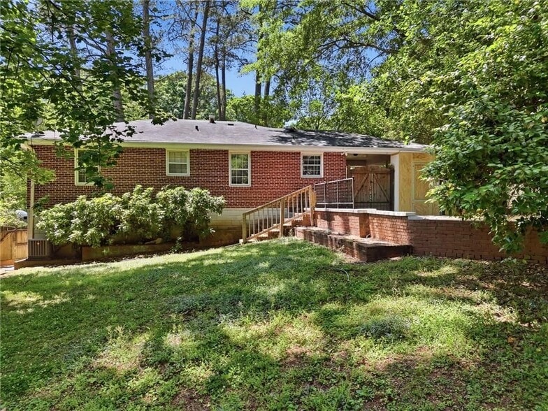 Building Photo - 1111 N Valley Dr