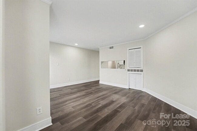 Building Photo - 300 S Cedar St