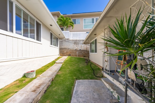 Building Photo - 1158 Alewa Dr