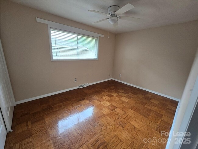Building Photo - 5027 Malibu Dr