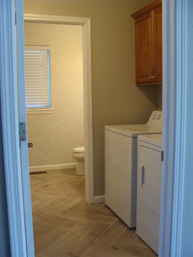 Building Photo - 300 Chatfield Ln