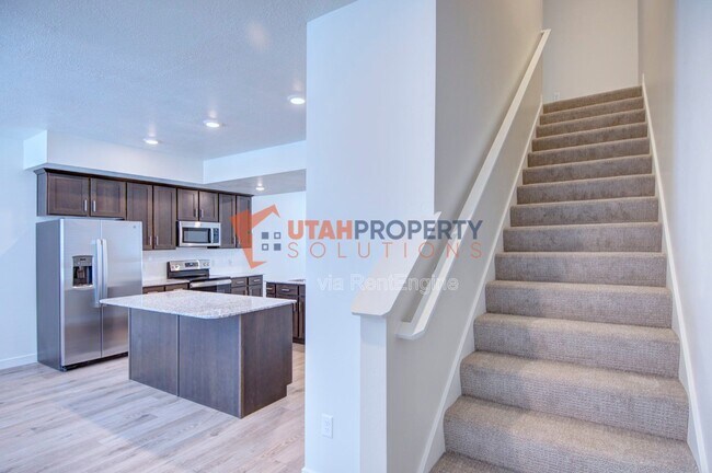 Building Photo - 967 W 540 S