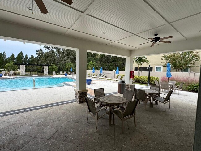 Building Photo - Beautifully maintained 3-bedroom, 2.5-bath townhome