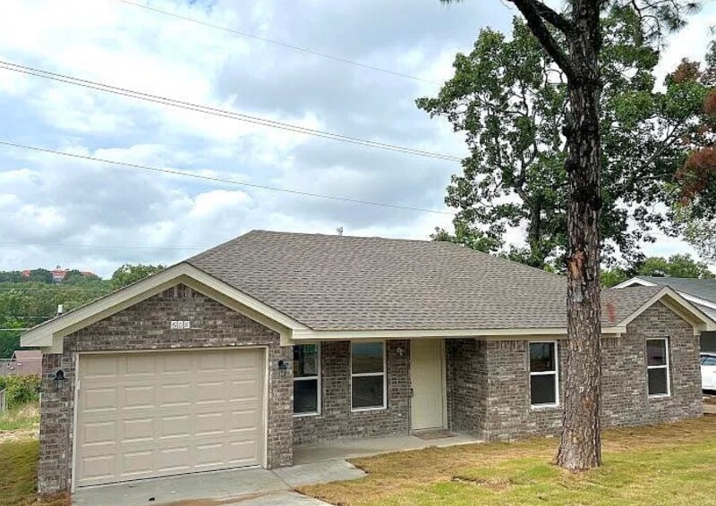 Building Photo - 608 Libby Ln