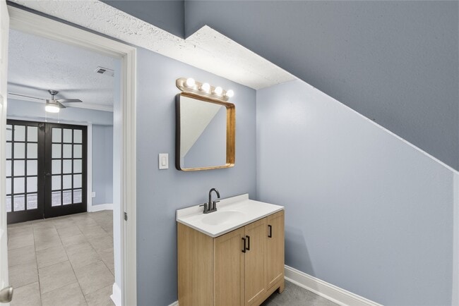 Building Photo - 1406 Grand Valley Dr