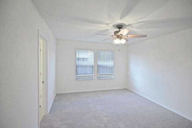 Building Photo - 512 Dakota Crk