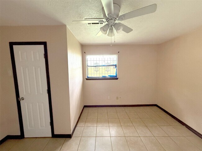 Building Photo - 7130 Kings Dr