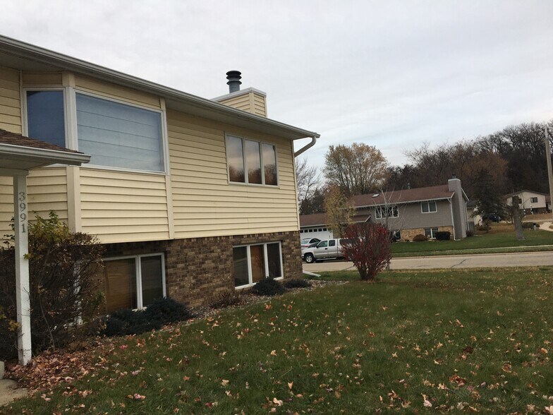 Building Photo - 3991 Whiting Ln NE