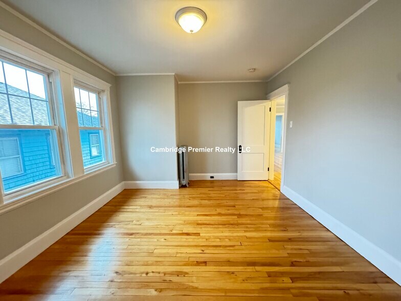 Building Photo - 12 Fairfax St