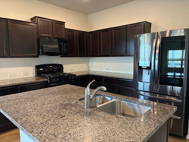 Building Photo - Charming 4 beds 2.5 baths in San Antonio!