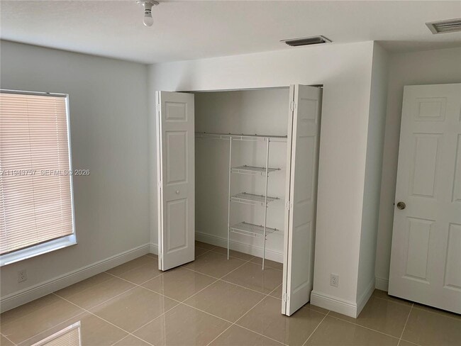 Building Photo - 5711 Buchanan St