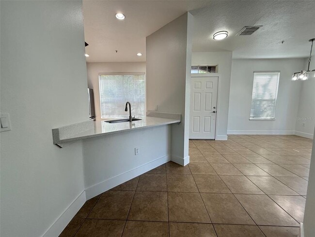 Building Photo - 6512 S Goldenrod Rd