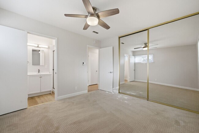 Building Photo - Updated and Stylish 3 bedroom 2.5 bath home in Anaheim