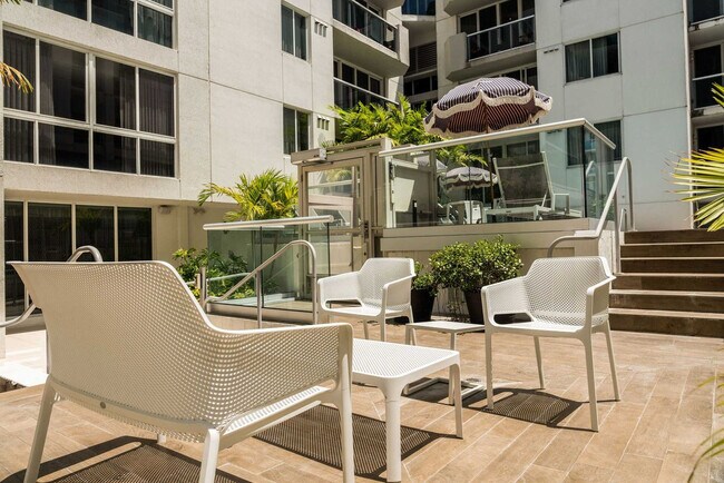 Building Photo - 1700 SW 2nd Ave