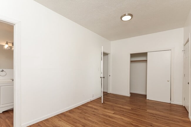Building Photo - 137 Pleasant Ave
