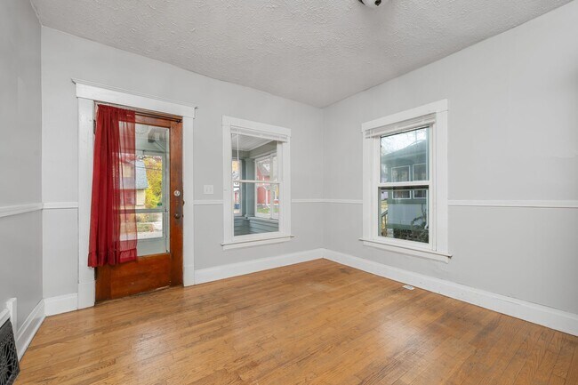 Building Photo - 1314 Oak St