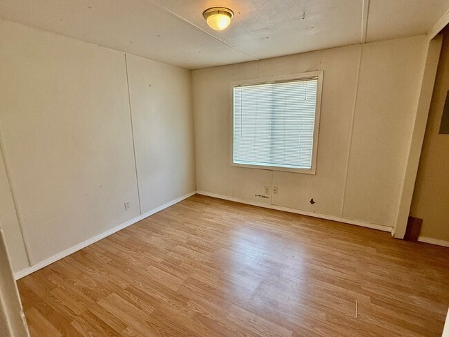 Building Photo - 3 bedroom, 2 bath Mobile Home