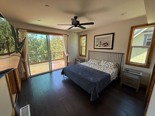 Building Photo - Stunning 4-Bedroom Home with Amazing Views, EV Charger & Solar in Big Bear!