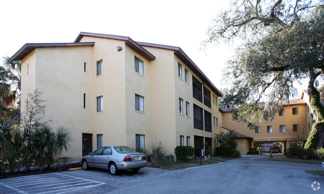 Primary Photo - The Oaks Apartments