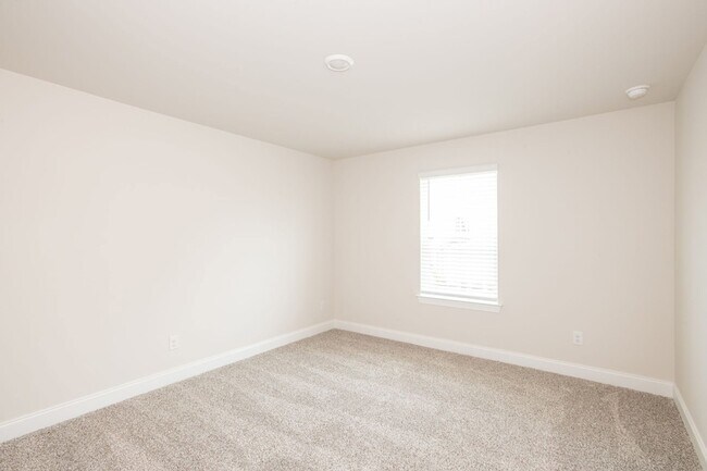 Building Photo - 204 Douglas Bend Rd