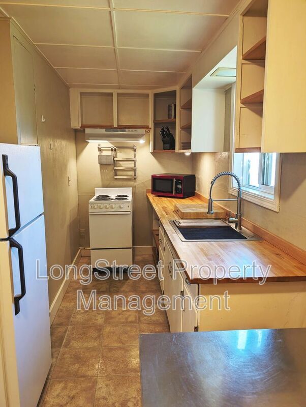 Building Photo - 3140 NW Grant Ave