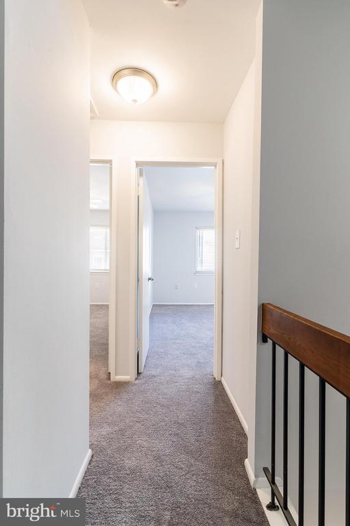 Building Photo - 8708 Village Square Dr