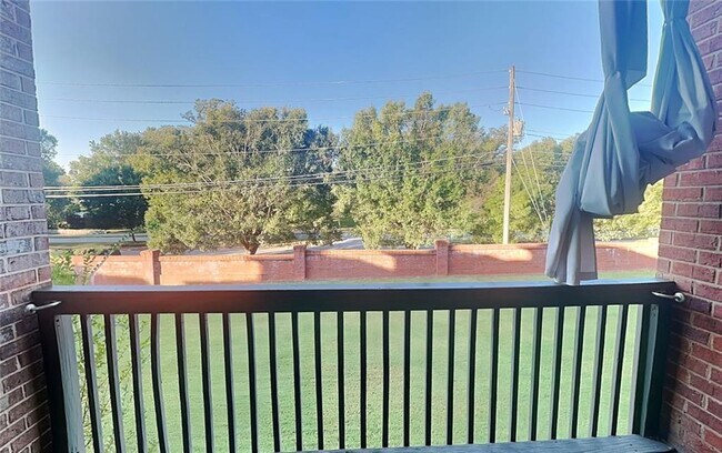 Building Photo - 3008 Montclair Cir SE