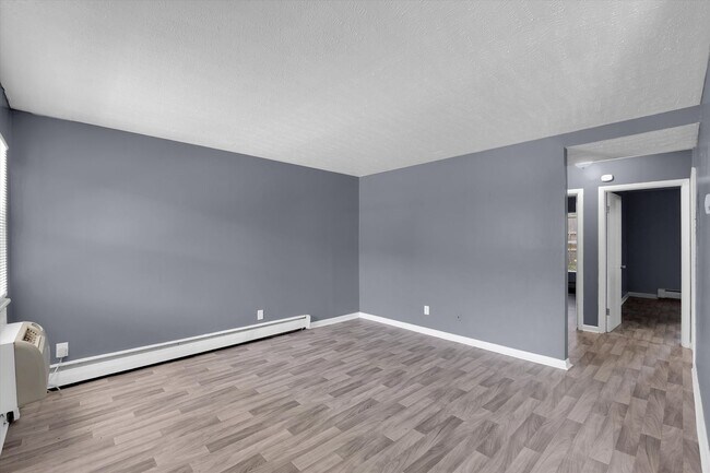 Building Photo - Spacious 1–3 Bedroom Apartments in South Louisville | Cedar Chase