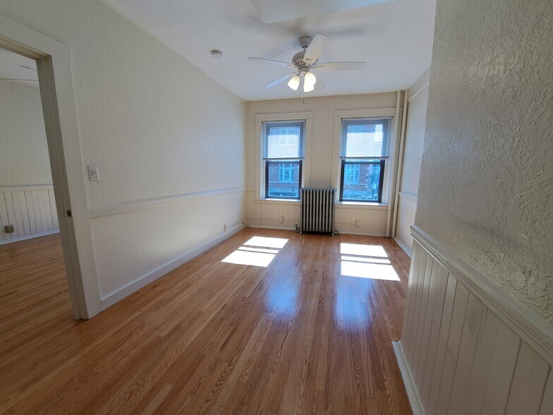 Building Photo - 342 Hanover St