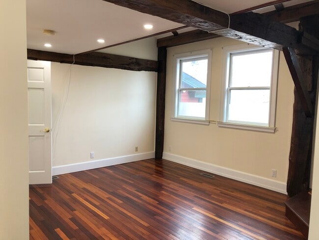 Apt 4 living area - Ivy Hall Estate