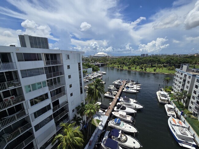 Building Photo - 1700 NW North River Dr