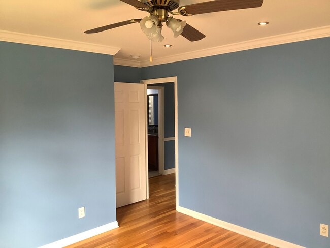 Building Photo - SPACIOUS SINGLE FAMILY HOME FOR RENT