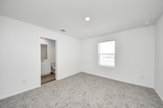 Building Photo - 6770 Bertner Ave