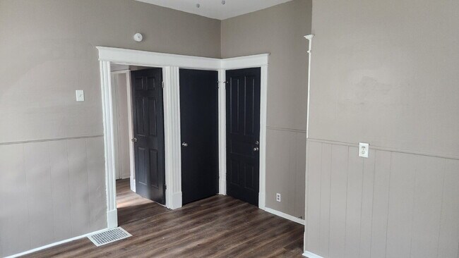 Building Photo - Delightful 1-Bedroom Retreat in Lively St. Louis District – Alberta Street