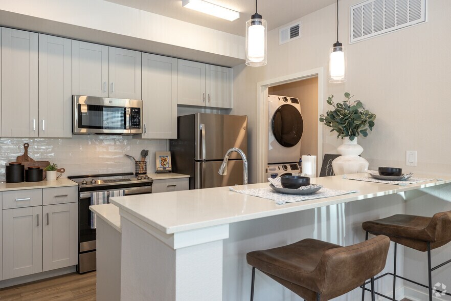 1BR, 1BA - 677SF - Kitchen - Thayne