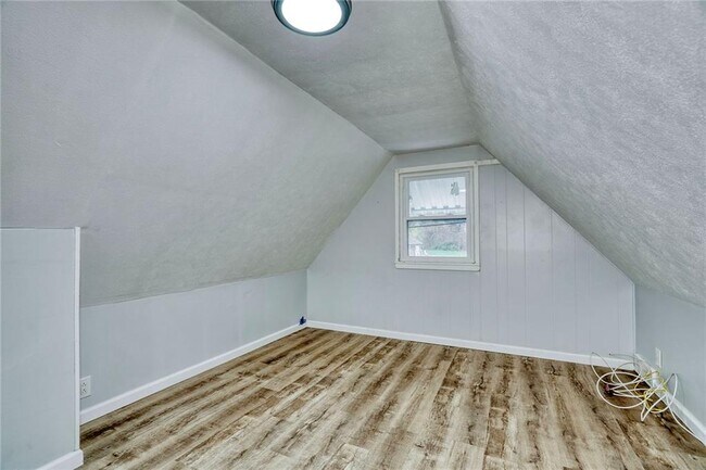 Building Photo - 1070 Gravel Rd