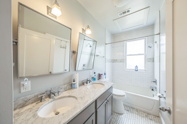 Building Photo - 723 K St NE