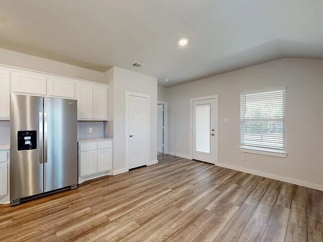 Building Photo - "Charming 3-Bedroom Retreat in College Station!"