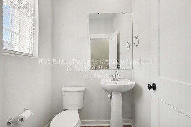 Building Photo - 9512 Munsing Dr