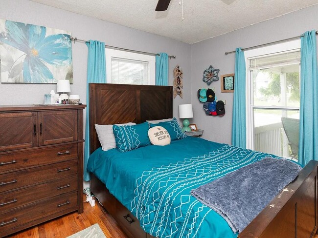 Building Photo - 420 9th St