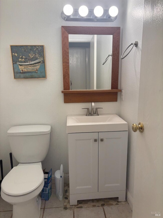 Building Photo - 221 College View Dr