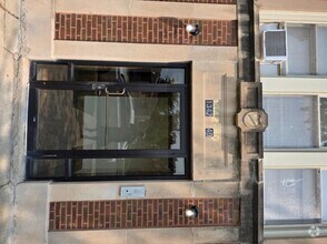 Building Photo - 1 bedroom in CHICAGO IL 60620