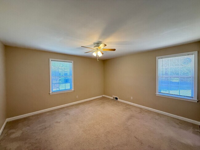 Building Photo - 1407 Capri Rd SW
