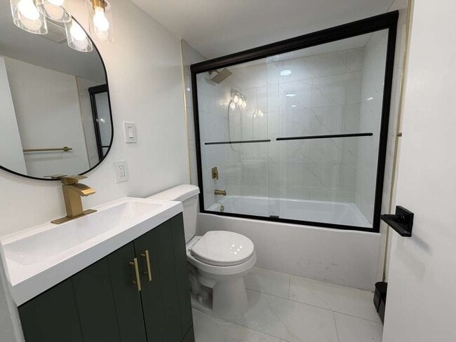 Building Photo - 1 bed/1.5 bath * Great Apt For RWJMS/Rutgers * Students Walk to New Brunswick/Highland Park Night...
